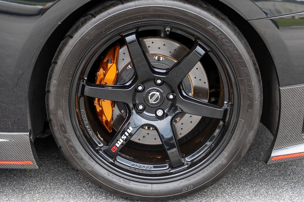 Used 2018 Nissan GT-R NISMO AWD/4WD image 16