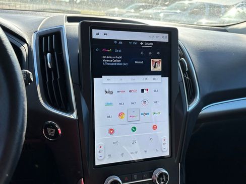 Used 2024 Ford Edge Titanium image 9