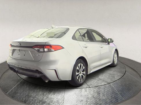 Used 2020 Toyota Corolla LE image 2