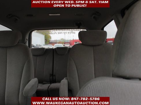 Used 2008 Kia Sedona LX image 8