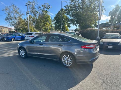 Used 2013 Ford Fusion SE FWD image 4