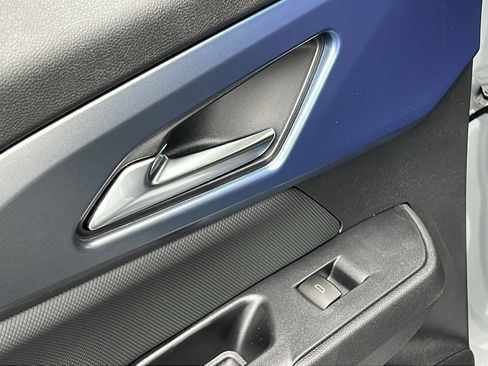 New 2026 Chevrolet Equinox EV LT image 13