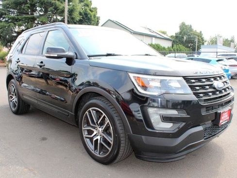 Used 2016 Ford Explorer Sport w/ Equipment Group 401A AWD/4WD image 3