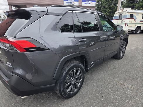 Used 2023 Toyota RAV4 XLE Premium AWD/4WD image 7