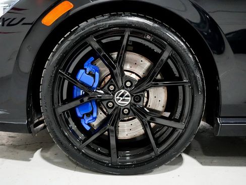 Used 2023 Volkswagen Golf 20th Anniversary Edition image 32