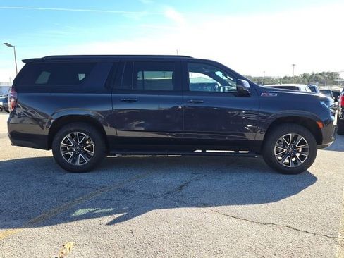 Used 2022 Chevrolet Suburban Z71 w/ Z71 Off-Road Package image 6