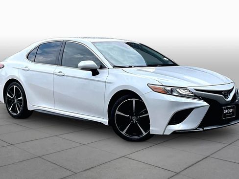 Used 2019 Toyota Camry XSE FWD image 3