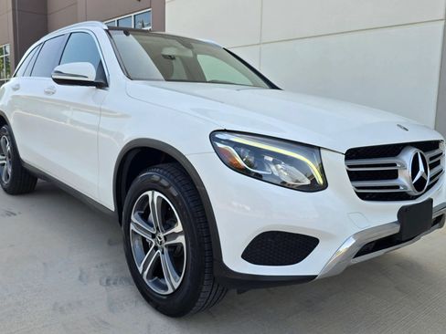 Used 2018 Mercedes-Benz GLC 300 4MATIC image 4