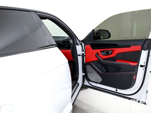 Used 2022 Lamborghini Urus image 27