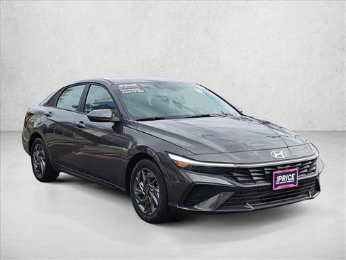 Used 2024 Hyundai Elantra SEL image 7