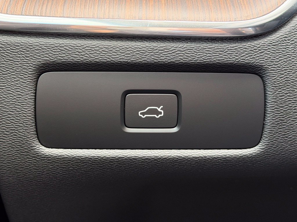 Used 2023 Volvo XC60 B5 Plus w/ Climate Package AWD/4WD image 22