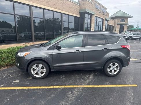 Used 2016 Ford Escape SE w/ Equipment Group 201A AWD/4WD image 2