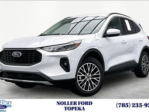 Certified 2025 Ford Escape SE FWD image 1