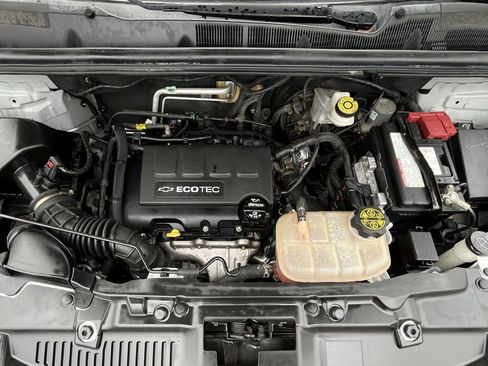 Used 2018 Chevrolet Trax LT w/ LT Convenience Package image 8