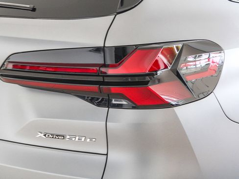 New 2026 BMW X5 xDrive50e w/ M Sport Package AWD/4WD image 7