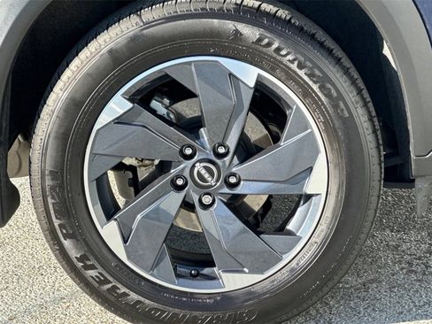 Used 2024 Nissan Rogue SV w/ SV Premium Package image 25