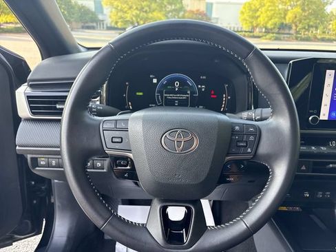 Used 2025 Toyota Camry SE FWD image 14