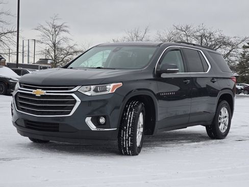 Used 2021 Chevrolet Traverse LT image 12