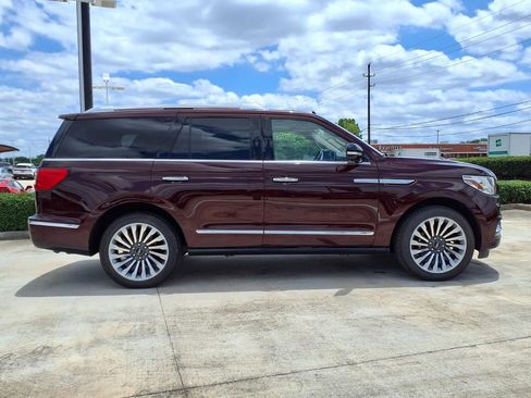 Used 2019 Lincoln Navigator Reserve AWD/4WD image 8
