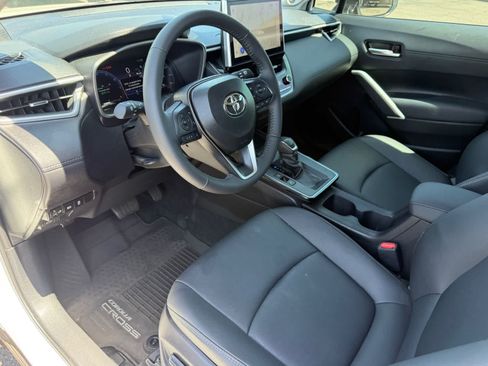 Used 2026 Toyota Corolla Cross XLE w/ Convenience Package FWD image 15