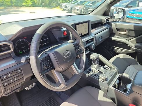Used 2024 Toyota Tacoma TRD Sport AWD/4WD image 19