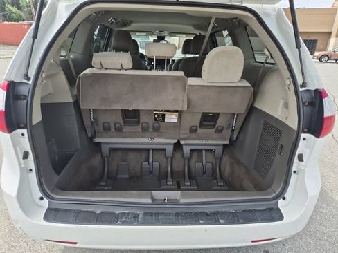 Used 2019 Toyota Sienna LE AWD/4WD image 23