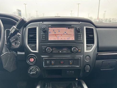 Used 2019 Nissan Titan SL w/ Midnight Edition image 16