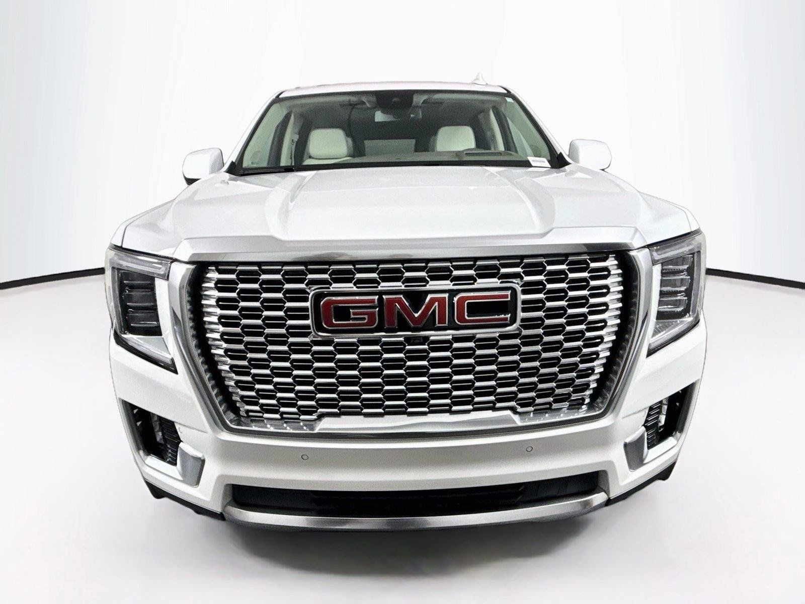 Used 2024 GMC Yukon XL Denali AWD/4WD image 9