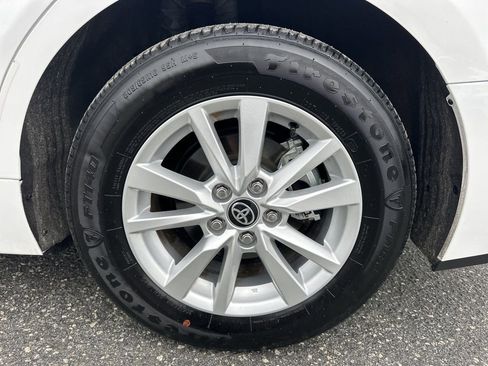 Used 2025 Toyota Camry LE image 28