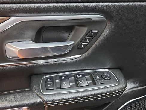 Used 2019 RAM 1500 Laramie AWD/4WD image 22