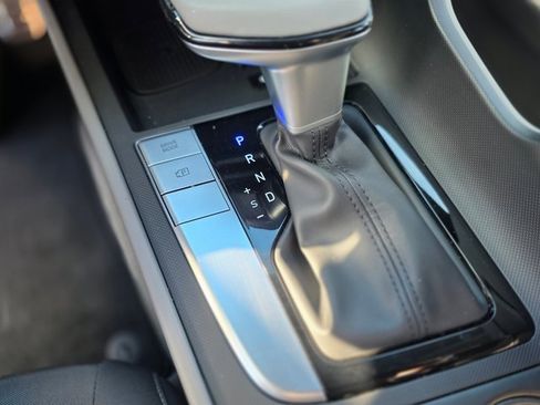 Certified 2025 Hyundai Elantra Sport image 28