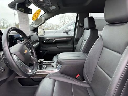 Used 2025 Chevrolet Silverado 1500 LTZ AWD/4WD image 13