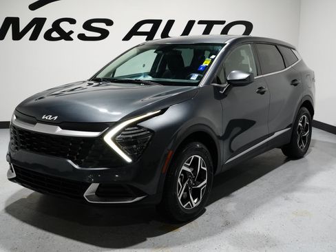 Used 2024 Kia Sportage LX image 3