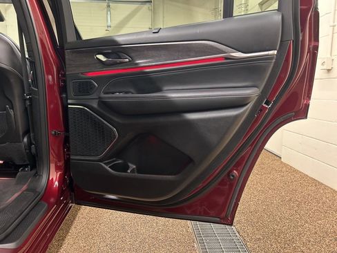 Used 2025 Jeep Grand Cherokee L Overland w/ Luxury Tech Group IV image 15