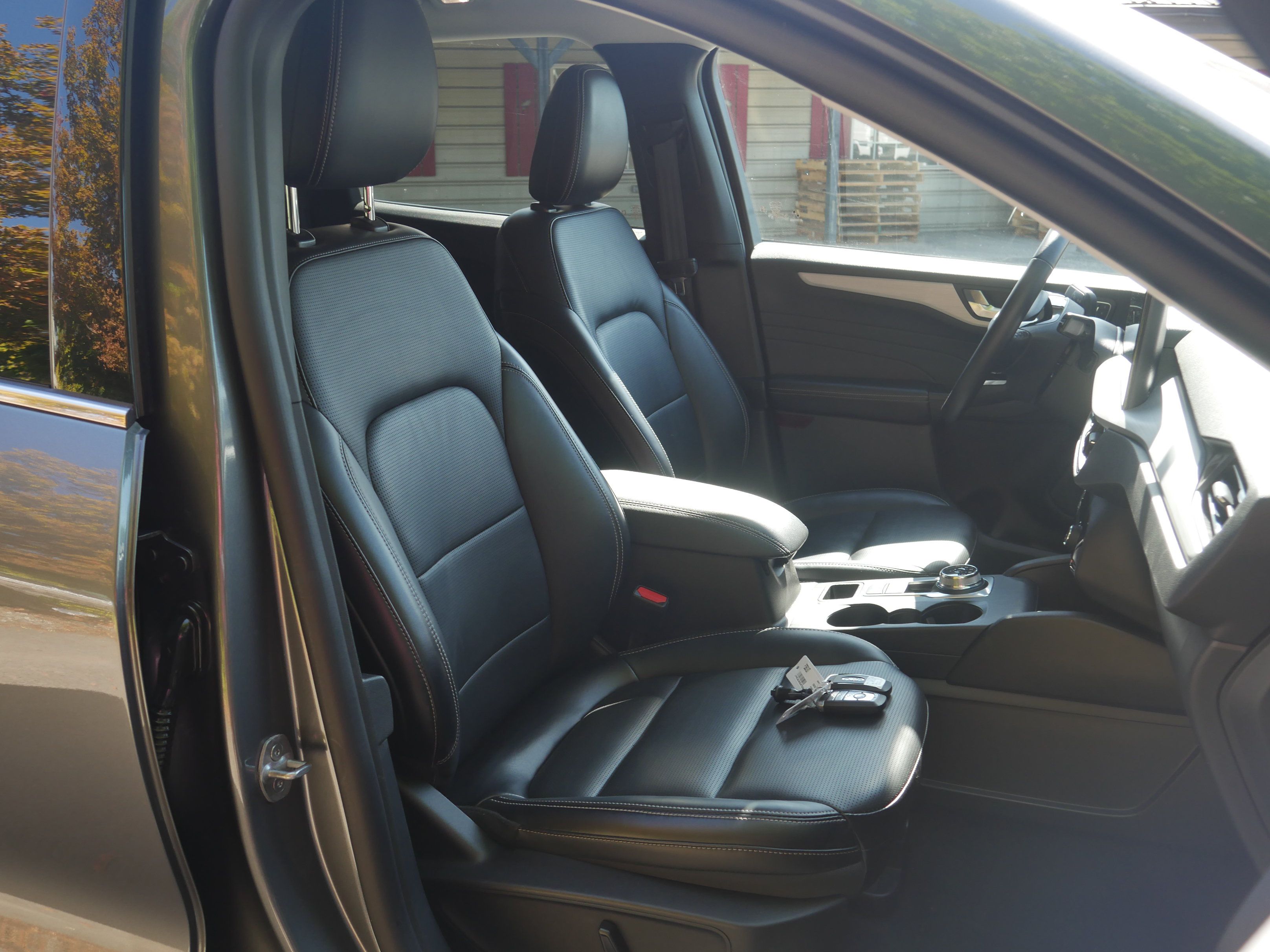 Certified 2025 Ford Escape Platinum AWD/4WD image 25