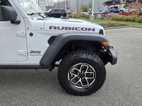 Used 2026 Jeep Wrangler Unlimited Rubicon AWD/4WD image 15
