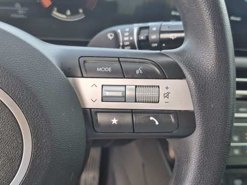 Used 2025 Hyundai Tucson SE FWD image 30