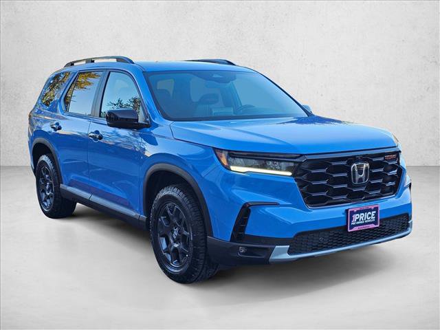 Used 2025 Honda Pilot TrailSport image 3