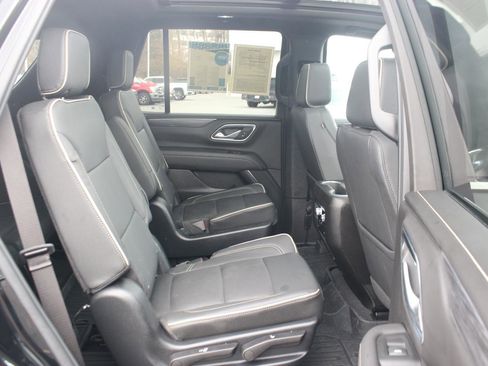 Used 2023 GMC Yukon SLT w/ SLT Premium Package image 41