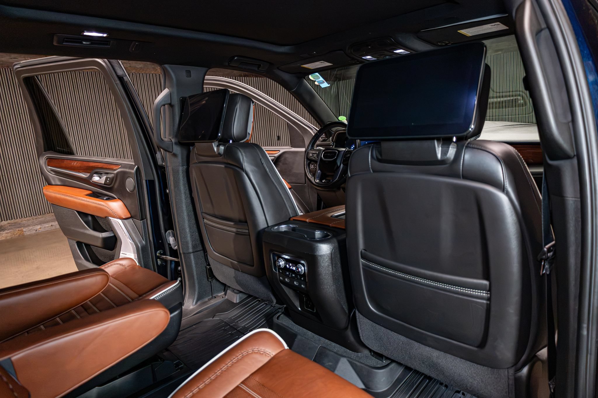 Used 2024 GMC Yukon Denali Ultimate AWD/4WD image 26