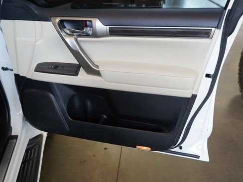 Used 2020 Lexus GX 460 Premium AWD/4WD image 18