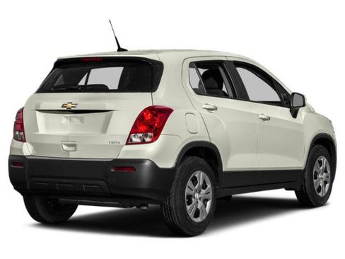 Used 2015 Chevrolet Trax LT w/ LT Sun and Sound Package FWD image 2