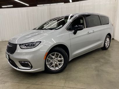 Used 2024 Chrysler Pacifica Touring-L