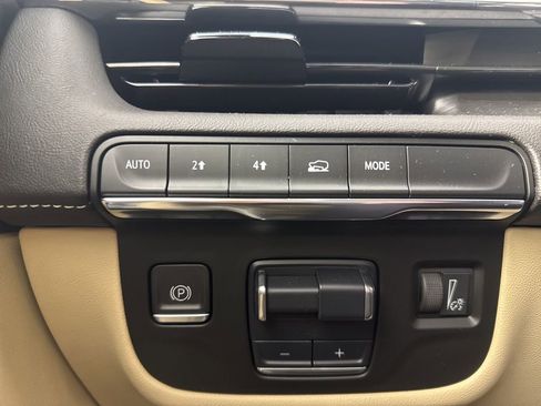 Used 2021 Cadillac Escalade Premium Luxury w/ Performance Package image 22