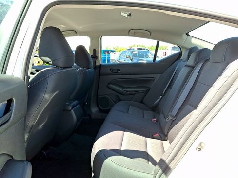 Used 2025 Nissan Altima 2.5 SV FWD image 10