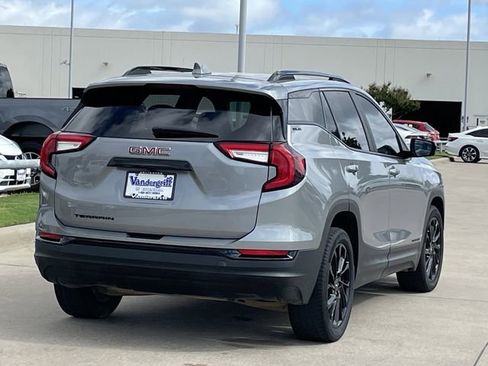 Used 2023 GMC Terrain SLE w/ Driver Convenience Package FWD image 4