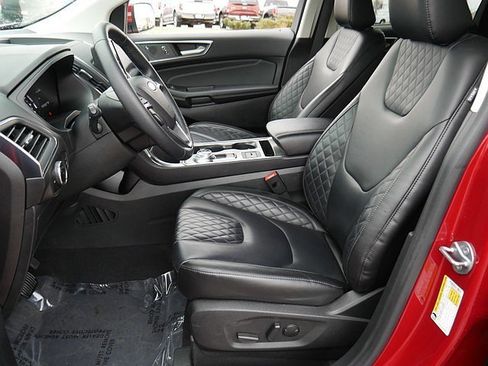 Used 2024 Ford Edge Titanium image 10