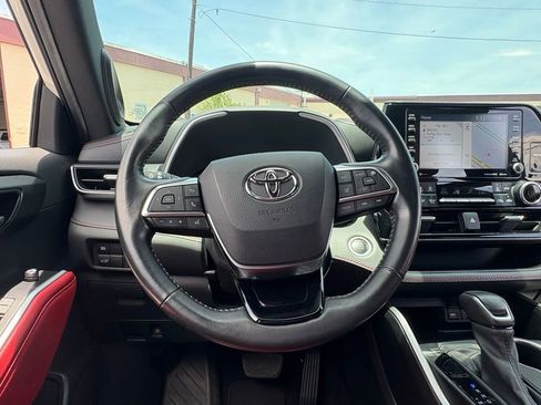 Used 2021 Toyota Highlander XSE FWD image 19