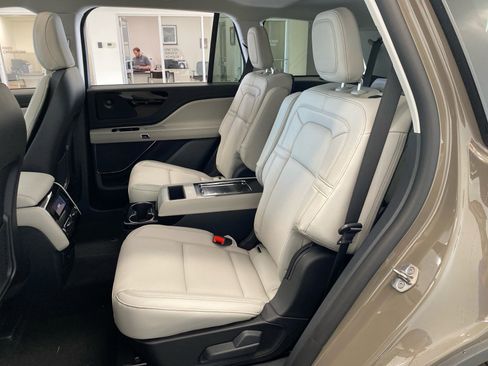 New 2026 Lincoln Aviator Reserve AWD/4WD image 16