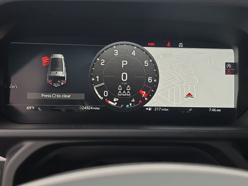 Certified 2025 Land Rover Defender 130 X-Dynamic SE AWD/4WD image 20
